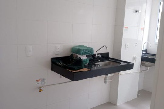 Cozinha de apartamento à venda com 2 quartos, 32m² em Costa E Silva, Porto Alegre