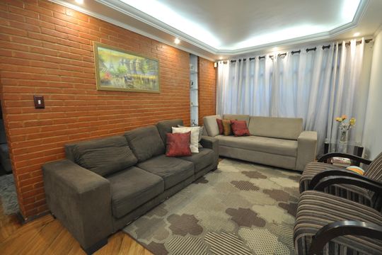 Sala de casa à venda com 5 quartos, 300m² em Vila Nivi, São Paulo