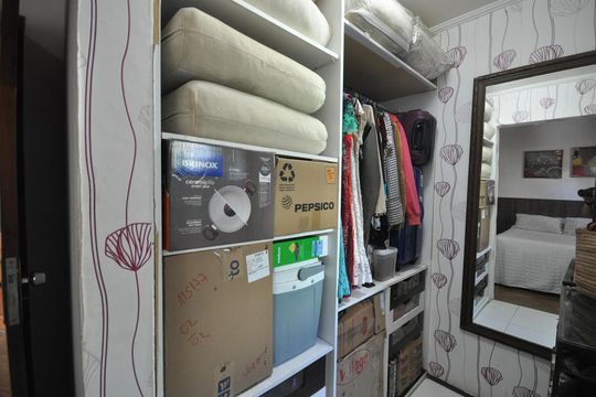 Closet da Suíte 2 de casa à venda com 5 quartos, 300m² em Vila Nivi, São Paulo