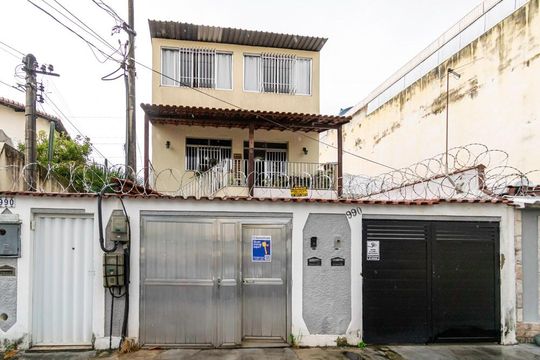Fachada de casa à venda com 2 quartos, 160m² em Penha Circular, Rio de Janeiro