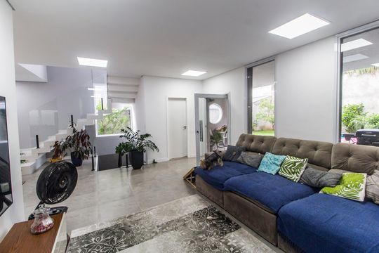 Sala  de casa de condomínio para alugar com 4 quartos, 385m² em Alphaville, Santana de Parnaíba