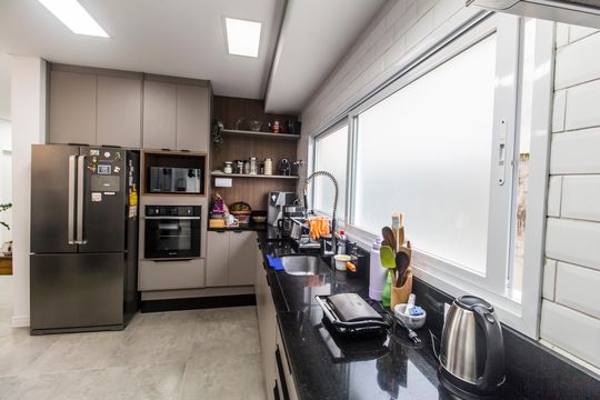 Cozinha de casa de condomínio para alugar com 4 quartos, 385m² em Alphaville, Santana de Parnaíba