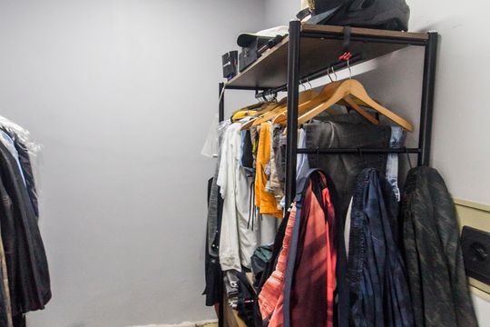 Closet da suíte de casa de condomínio para alugar com 4 quartos, 385m² em Alphaville, Santana de Parnaíba
