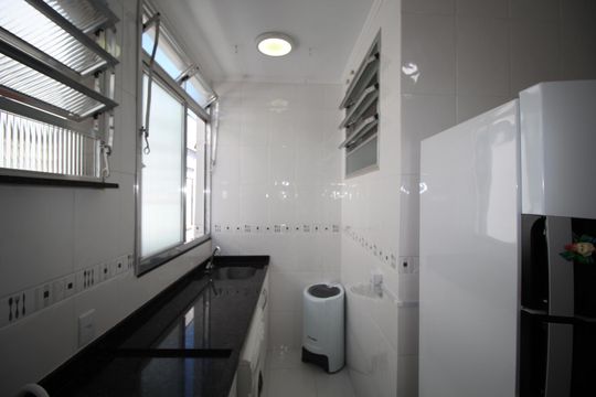 Cozinha de apartamento à venda com 2 quartos, 58m² em Rio Branco, Porto Alegre