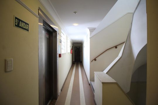 Corredor de apartamento à venda com 2 quartos, 58m² em Rio Branco, Porto Alegre