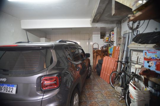 Garagem de casa à venda com 3 quartos, 250m² em Vila Guarani, Santo André