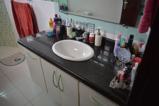 Banheiro da Suíte de casa à venda com 3 quartos, 250m² em Vila Guarani, Santo André