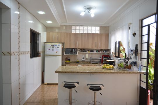 Cozinha de casa à venda com 3 quartos, 250m² em Vila Guarani, Santo André