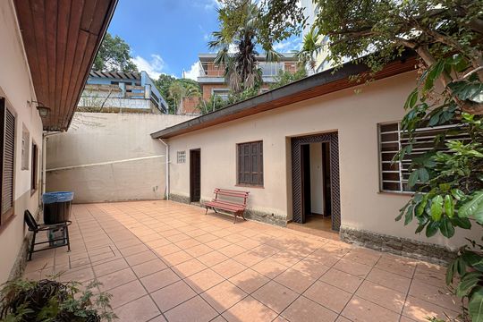 Quintal de casa para alugar com 4 quartos, 800m² em Alto da Lapa, São Paulo