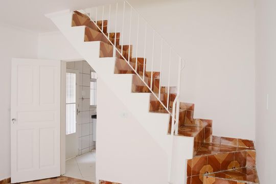 Escada de casa para alugar com 2 quartos, 140m² em Penha de França, São Paulo