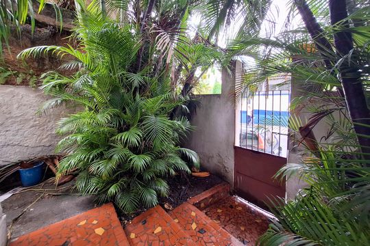 Quintal de kitnet/studio para alugar com 1 quarto, 40m² em Fonseca, Niterói