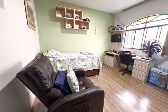 Casa à venda com 5 quartos, 266m² em Parque Recreio, Belo Horizonte