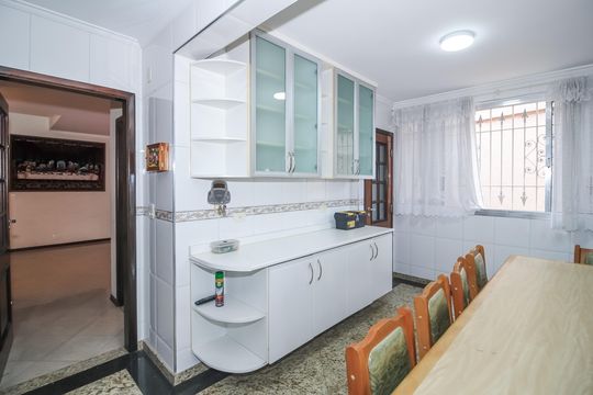 Cozinha de casa para alugar com 4 quartos, 500m² em Alto da Lapa, São Paulo