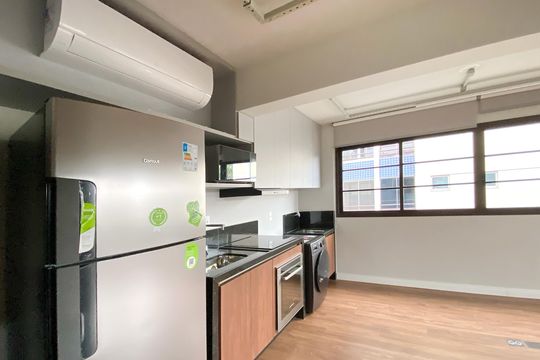 Cozinha de apartamento para alugar com 1 quarto, 49m² em Santa Tereza, Belo Horizonte