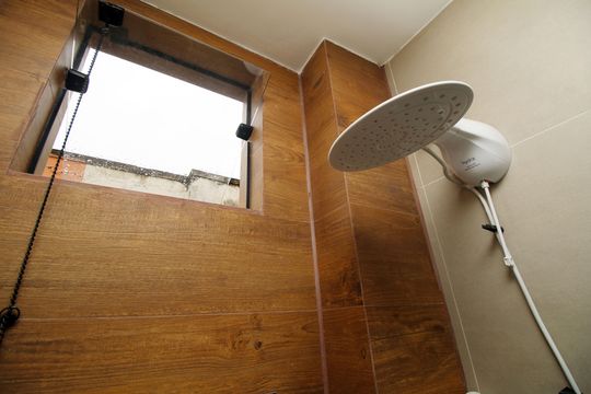 Banheiro de apartamento à venda com 2 quartos, 48m² em Olaria, Rio de Janeiro