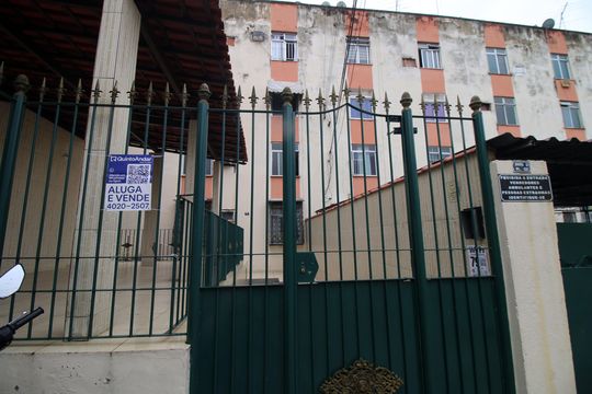 Placa de apartamento à venda com 2 quartos, 48m² em Olaria, Rio de Janeiro