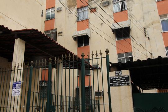 Fachada do bloco de apartamento à venda com 2 quartos, 48m² em Olaria, Rio de Janeiro