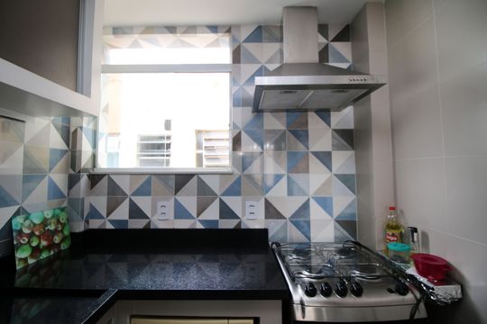 Cozinha de apartamento à venda com 2 quartos, 48m² em Olaria, Rio de Janeiro