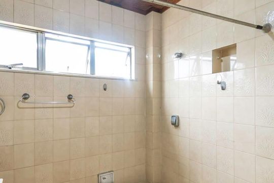 Banheiro de apartamento para alugar com 2 quartos, 60m² em Jardim América, Rio de Janeiro