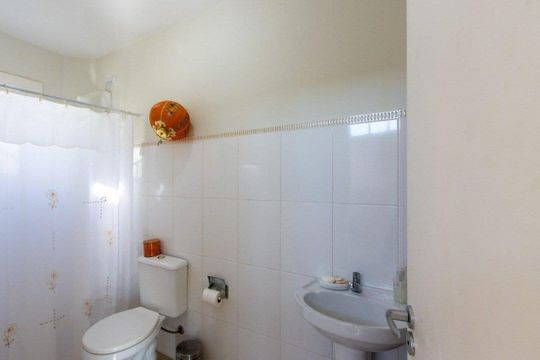 Banheiro 3 de casa para alugar com 5 quartos, 330m² em Tristeza, Porto Alegre