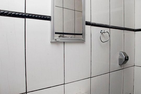 Banheiro de apartamento à venda com 1 quarto, 48m² em Petrópolis, Porto Alegre