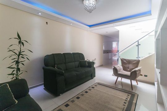 Casa para alugar com 2 quartos, 227m² em Vila Arbame, Poá