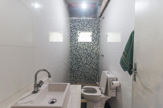 Banheiro de casa para alugar com 2 quartos, 227m² em Vila Arbame, Poá