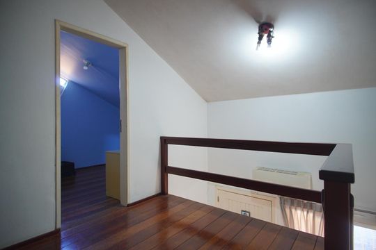 Mezanino de casa de condomínio à venda com 3 quartos, 70m² em Jardim Dona Leopoldina, Porto Alegre