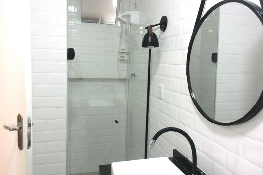 Banheiro de apartamento para alugar com 1 quarto, 50m² em Aparecida, Santos
