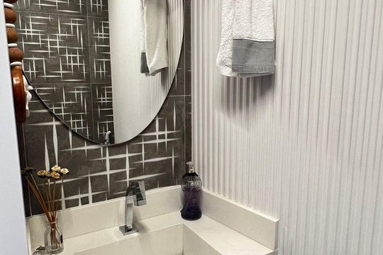 Banheiro de casa de condomínio à venda com 4 quartos, 329m² em Jardim Cordeiro, São Paulo