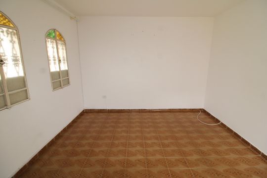 Sala de casa para alugar com 2 quartos, 76m² em Chora Menino, São Paulo