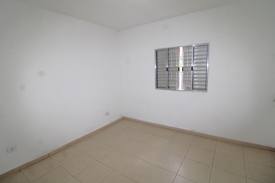 Quarto 1 de casa para alugar com 2 quartos, 76m² em Chora Menino, São Paulo