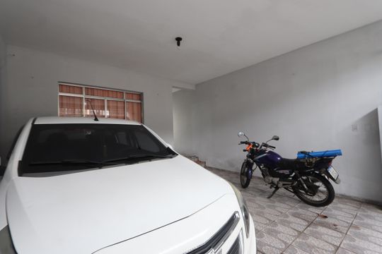 Garagem de casa à venda com 4 quartos, 150m² em Fazenda da Juta, São Paulo