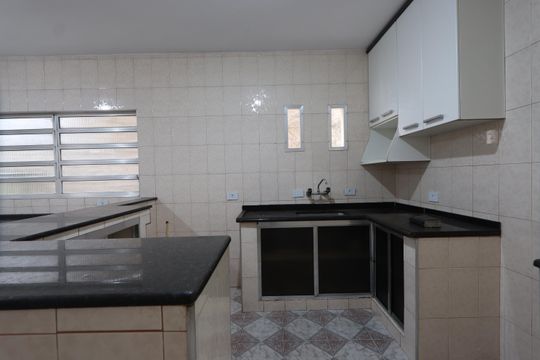 Cozinha de casa à venda com 4 quartos, 150m² em Fazenda da Juta, São Paulo