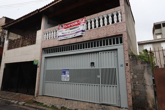 Fachada de casa à venda com 4 quartos, 150m² em Fazenda da Juta, São Paulo