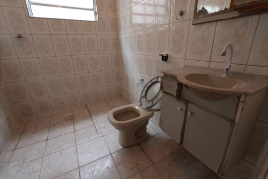Banheiro de cima de casa à venda com 4 quartos, 150m² em Fazenda da Juta, São Paulo
