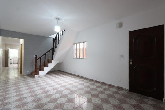 Sala de casa à venda com 4 quartos, 150m² em Fazenda da Juta, São Paulo