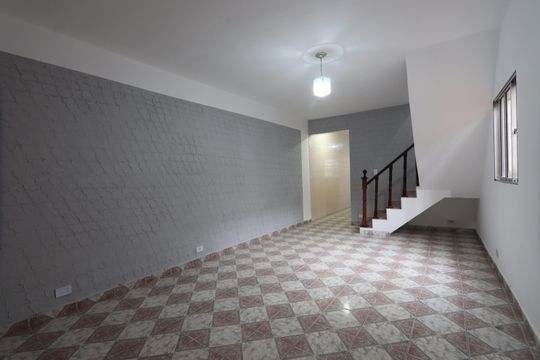 Sala de casa à venda com 4 quartos, 150m² em Fazenda da Juta, São Paulo
