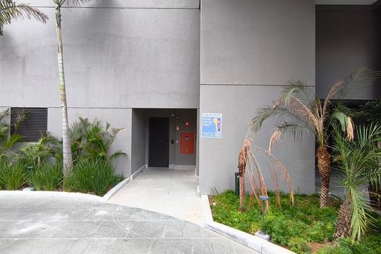 Fachada + Plaquinha de kitnet/studio para alugar com 1 quarto, 37m² em Sacomã, São Paulo
