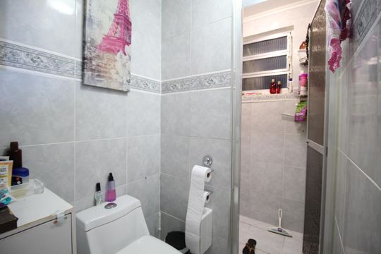 Banheiro de apartamento à venda com 2 quartos, 72m² em Humaitá, Porto Alegre