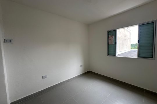 Quarto de casa para alugar com 1 quarto, 70m² em Jardim Silveira, Barueri