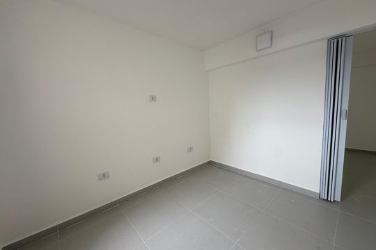 Quarto de casa para alugar com 1 quarto, 70m² em Jardim Silveira, Barueri