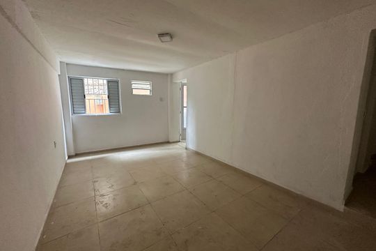 Quarto de casa para alugar com 1 quarto, 70m² em Jardim Silveira, Barueri