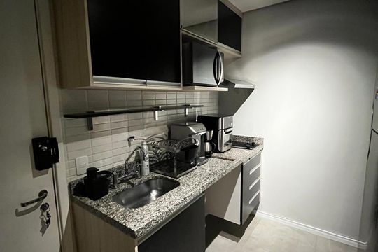 Cozinha de apartamento para alugar com 1 quarto, 40m² em Bela Vista, São Paulo