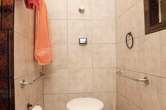 Banheiro 1 de apartamento à venda com 3 quartos, 115m² em Floresta, Porto Alegre