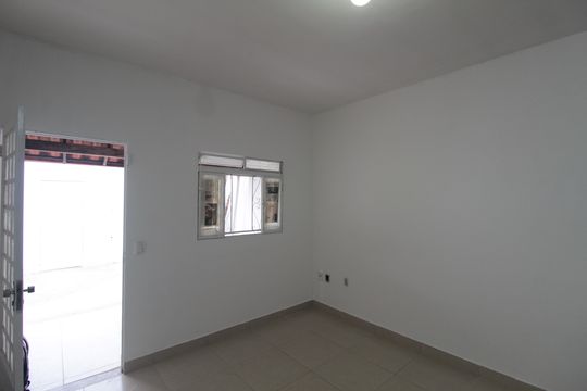 Sala de casa à venda com 1 quarto, 70m² em Santa Terezinha, Belo Horizonte