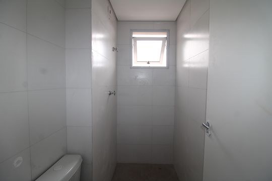 Banheiro de apartamento à venda com 2 quartos, 48m² em Piqueri, São Paulo
