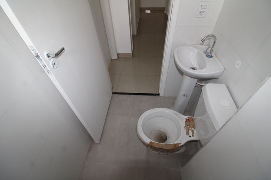 Banheiro de apartamento à venda com 2 quartos, 48m² em Piqueri, São Paulo
