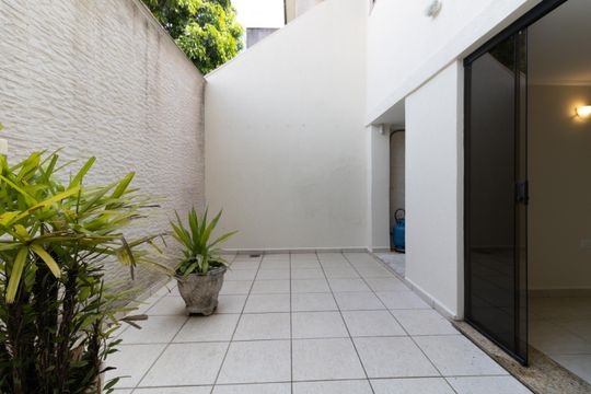 Quintal de casa à venda com 3 quartos, 200m² em Aclimação, São Paulo