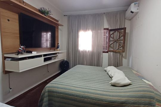 Quarto de casa para alugar com 4 quartos, 400m² em Jardim Rosana, Guarulhos